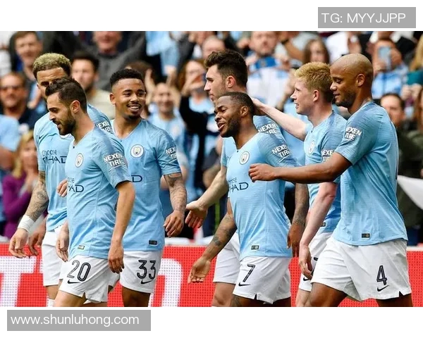 独领风骚的足球巨星：从天赋少年到全球瞩目的冠军领袖